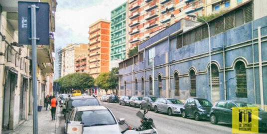 Via Roma, Locale di 150 mq con tre vetrine