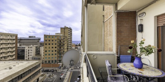 Cagliari, via Sonnino appartamento di 108 mq al 7° piano.
