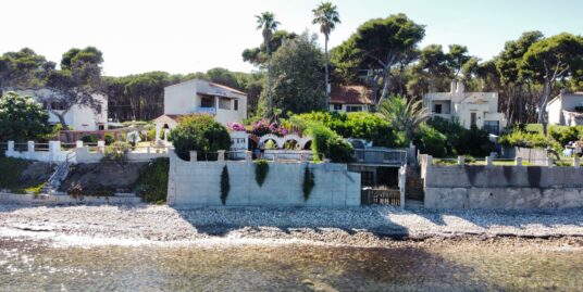 Villa fronte mare Santa Margherita di Pula